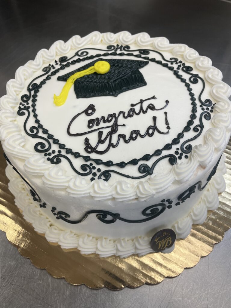 Graduation cake that read "congrats grad!"